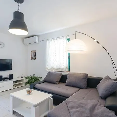 Holiday Home Lucija Sveti Filip i Jakov Esterno foto