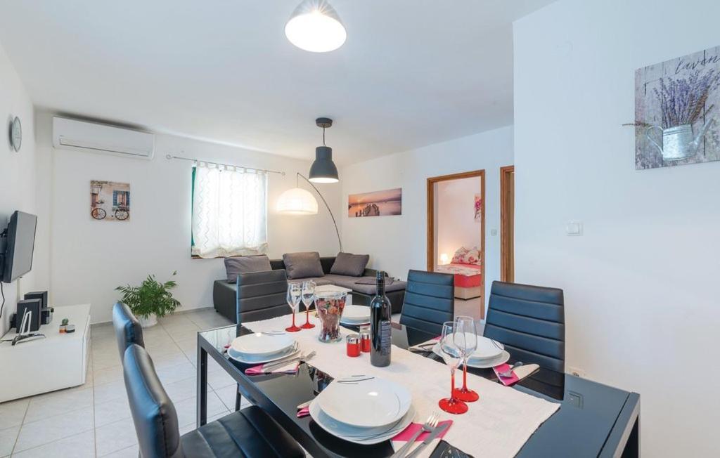 Lucija Holiday home Sveti Filip i Jakov