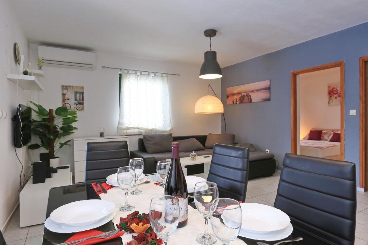 Lucija Holiday home Sveti Filip i Jakov